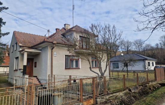 Rodinný dom s garážou a sadom na polosamete myjavských kopaníc