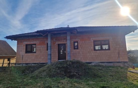 Novostavba s veľkým pozemkom a krásnym výhľadom 
