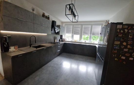 Veľký trojizbový byt na predaj v blízkosti centra mesta